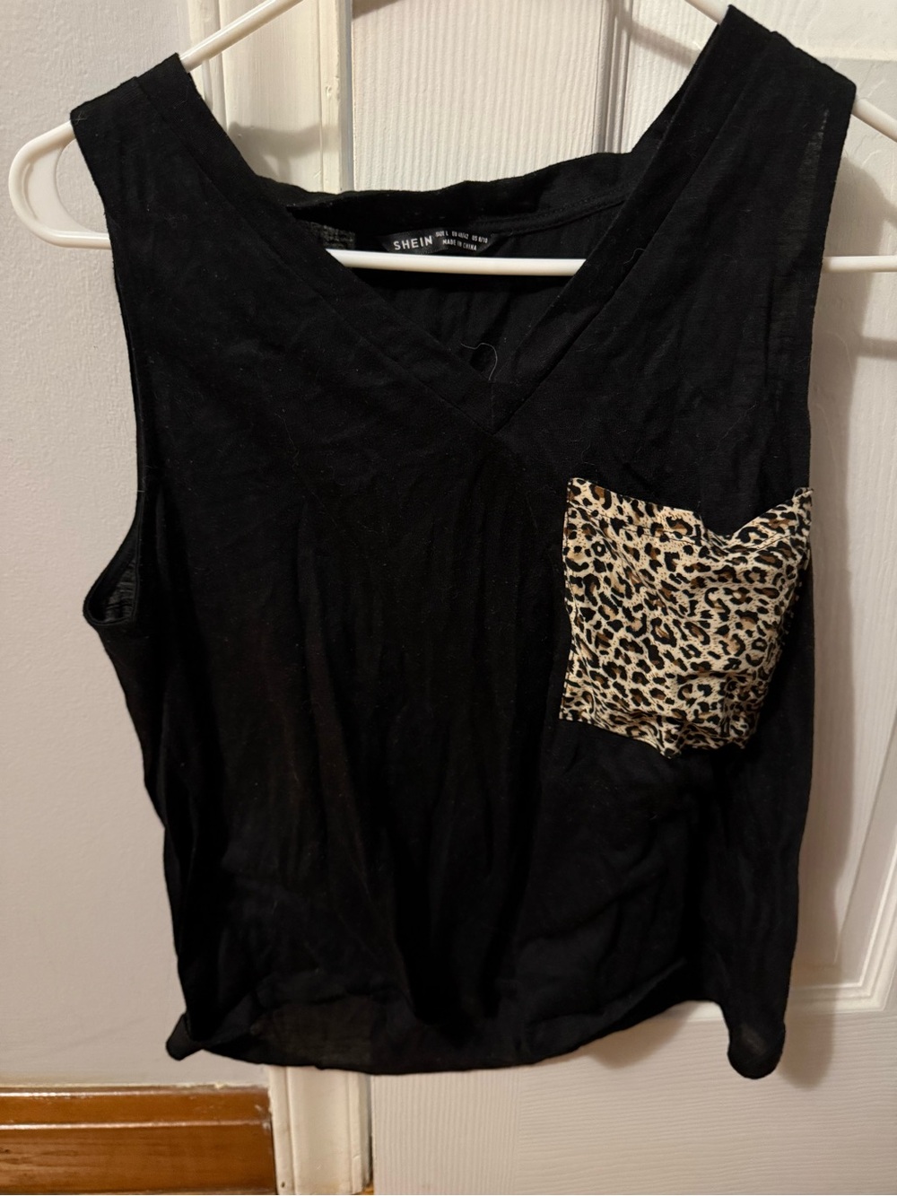 SHEIN Black V-Neck Tank with Leopard Print Pocket